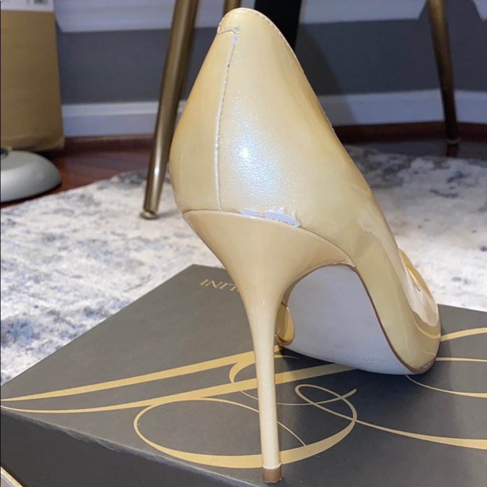 Shoes - Picture 7 of 8